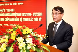 Ủy viên Trung ương Đảng, Bí thư Đảng ủy, Tổng giám đốc Thông tấn xã Việt Nam Nguyễn Đức Lợi đọc diễn văn kỷ niệm. (Ảnh: Dương Giang/TTXVN)