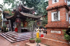 Người dân Thủ đô Hà Nội đi lễ tại Tổ đình Phúc Khánh. (Ảnh: Danh Lam/TTXVN)