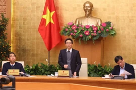 Phó Thủ tướng Vũ Đức Đam phát biểu chỉ đạo các địa phương nhanh chóng phun thuốc khử trùng tại các trường học. (Ảnh: Lâm Khánh/TTXVN)