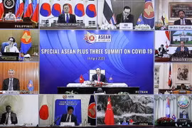 Thủ tướng Nguyễn Xuân Phúc chủ trì Hội nghị Cấp cao ASEAN+3 về ứng phó với dịch bệnh COVID-19. (Ảnh: Thống Nhất/TTXVN)