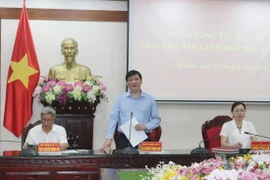 Quyền Bộ trưởng Bộ Y tế Nguyễn Thanh Long phát biểu tại buổi làm việc. (Ảnh: Nguyễn Chinh/TTXVN)