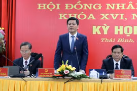 Ông Nguyễn Hồng Diên, Ủy viên Trung ương Đảng, Bí thư Tỉnh ủy, Chủ tịch Hội đồng Nhân dân tỉnh khai mạc kỳ họp. (Ảnh: Nguyễn Công Hải/TTXVN)