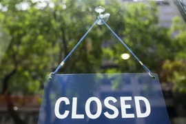 Nhà hàng tại Washington D.C., Mỹ, treo biển đóng cửa ngày 6/5/2020 trong bối cảnh dịch COVID-19 lan rộng. (Ảnh: THX/TTXVN)