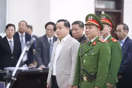 Bị cáo Phan Văn Anh Vũ (sinh năm 1975, Chủ tịch Hội đồng quản trị Công ty cổ phần Xây dựng 79, Công ty cổ phần Bắc Nam 79, Công ty trách nhiệm hữu hạn I.V.C, Công ty cổ phần đầu tư Nhất Gia Phúc) tại phiên xét xử. (Ảnh: Doãn Tấn/TTXVN)