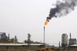 Một cơ sở lọc dầu ở Shuaiba, Iraq. (Ảnh: AFP/TTXVN)