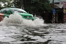 Mưa lớn gây ngập tại tổ 19, phường Tiền Phong, thành phố Thái Bình. (Ảnh: Thế Duyệt/TTXVN)