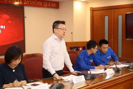 Phó Tổng giám đốc Thông tấn xã Việt Nam Lê Quốc Minh dự và phát biểu tại hội thảo. (Ảnh: Dương Giang/TTXVN)