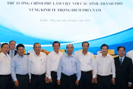 Thủ tướng Nguyễn Xuân Phúc tiếp tục dự và chủ trì Hội nghị Thủ tướng Chính phủ làm việc với các tỉnh, thành phố vùng kinh tế trọng điểm phía Nam. (Ảnh: Thống Nhất/TTXVN)