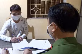 Đối tượng Đoàn Quốc Được (xã Hoàng Nam, huyện Nghĩa Hưng, tỉnh Nam Định) tại cơ quan Công an. (Ảnh: TTXVN)
