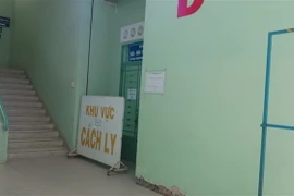 Khu cách ly của Bệnh viện Nhiệt đới Khánh Hòa - nơi đang thực hiện công tác tiếp nhận khám ca bệnh nghi nghi ngờ nhiễm chủng virus corona mới và cách ly chờ kết quả xét nghiệm. (Ảnh: Phan Sáu/TTXVN)