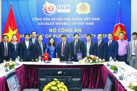 Trung tướng Nguyễn Thanh Sơn, Cục trưởng Cục Đối ngoại, Bộ Công an Việt Nam và các đại biểu. (Ảnh: Doãn Tấn/TTXVN)