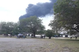 Khói bốc lên tại Hạt Lamu, nơi xảy ra vụ tấn công. (Nguồn: Capitalfm)