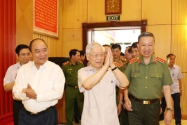 Tổng Bí thư, Chủ tịch nước Nguyễn Phú Trọng, Thủ tướng Chính phủ Nguyễn Xuân Phúc đến dự Hội nghị. (Ảnh: Trí Dũng/TTXVN)