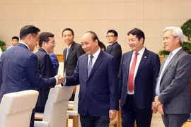 Thủ tướng Nguyễn Xuân Phúc với lãnh đạo các doanh nghiệp tiêu biểu. (Ảnh: Thống Nhất/TTXVN)