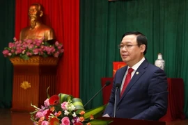 Phó Thủ tướng Chính phủ Vương Đình Huệ chúc Tết cán bộ, nhân viên Kho bạc Nhà nước. (Ảnh: Phạm Hậu/TTXVN)