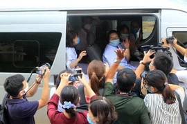 Tiễn đoàn bác sỹ và điều dưỡng của thành phố Hải Phòng lên đường đến hỗ trợ thành phố Đà Nẵng trong công tác phòng chống dịch COVID-19. (Ảnh: An Đăng/TTXVN)