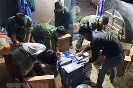 Một vụ buôn lậu thuốc lá bị phát hiện. (Nguồn: TTXVN)