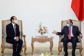 Thủ tướng Nguyễn Xuân Phúc tiếp ông Chay Navuth, Đại sứ Campuchia đến chào xã giao nhân dịp nhận nhiệm kỳ công tác tại Việt Nam. (Ảnh: Thống Nhất/TTXVN)