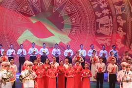 Tiết mục mở màn chương trình. (Ảnh: Thanh Tùng/TTXVN)