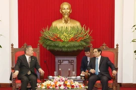 Trưởng Ban Tổ chức Trung ương Phạm Minh Chính tiếp ông Ogata Yasou, Phó Chủ tịch, Trưởng Ban Quốc tế Đảng Cộng sản Nhật Bản. (Ảnh: Phương Hoa/TTXVN)