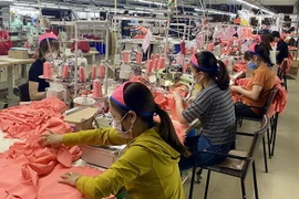 Sản xuất hàng dệt may. (Nguồn: TTXVN)