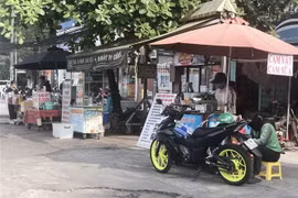 Một số hàng, quán tại Thành phố Hồ Chí Minh rục rịch mở cửa. (Nguồn: TTXVN)