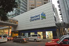 Standard Chartered phải giảm giờ làm việc vì COVID-19. (Nguồn: Thestandard)