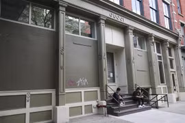  Một cửa hàng tại New York, Mỹ, đóng cửa ngày 4/5/2020 trong bối cảnh dịch COVID-19 lan rộng. (Ảnh: THX/TTXVN)