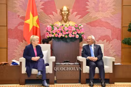 Phó Chủ tịch Quốc hội Uông Chu Lưu và Chủ tịch Nhóm Nghị sỹ với ASEAN của Quốc hội Cộng hòa Liên bang Đức Renate Kunast trao đổi tại buổi tiếp. (Nguồn: Quochoi.vn)