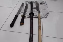 Vũ khí của các đối tượng bị thu giữ. 