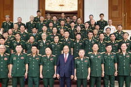 Thủ tướng Nguyễn Xuân Phúc chụp ảnh chung với các đại biểu. (Ảnh: Thống Nhất/TTXVN)