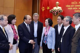 Thủ tướng Nguyễn Xuân Phúc và Trưởng Ban Dân vận Trung ương Trương Thị Mai với các đại biểu dự hội nghị. (Ảnh: Thống Nhất/TTXVN)