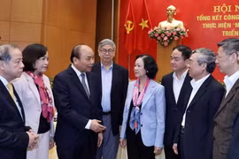 Thủ tướng Nguyễn Xuân Phúc và Trưởng Ban Dân vận Trung ương Trương Thị Mai với các đại biểu dự hội nghị. (Ảnh: Thống Nhất/TTXVN)