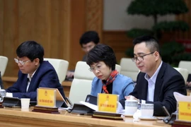 Các thành viên Ban Chỉ đạo quốc gia phòng, chống dịch COVID-19 tham dự cuộc họp Thường trực Chính phủ về phòng chống dịch COVID-19 do Thủ tướng Nguyễn Xuân Phúc chủ trì. (Ảnh: Thống Nhất/TTXVN)