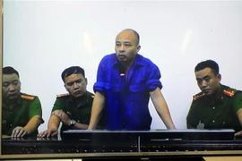 Tại phiên xử Nguyễn Xuân Đường (còn gọi là Đường Nhuệ) được triệu tập đến tòa nhưng bố trí ở một phòng khác trả lời trực tuyến hội đồng xét xử. (Ảnh: Thế Duyệt/TTXVN)