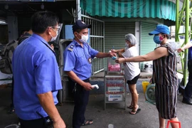 Đa số người dân Đà Nẵng nghiêm túc phối hợp với chính quyền thực hiện các biện pháp phòng, chống dịch. (Ảnh: Quốc Dũng/TTXVN)