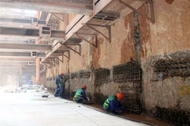 Công trường thi công tầng hầm 4 ga Nhà hát Thành phố hồi tháng 2/2020. (Ảnh: Tiến Lực/TTXVN)