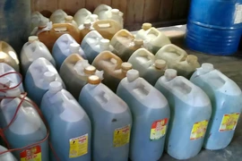 Tạm giữ gần 1.000 lít chất lỏng nghi dầu DO không rõ nguồn gốc