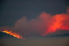 Lửa cháy rừng bốc ngùn ngụt ở San Francisco, bang California, Mỹ ngày 19/8/2020. (Ảnh: THX/TTXVN)