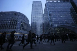 Giờ tan tầm tại quận tài chính Canary Wharf ở London. (Nguồn: Reuters)