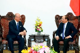 Thủ tướng Nguyễn Xuân Phúc tiếp Cố vấn đặc biệt Liên minh Nghị sỹ Hữu nghị Nhật-Việt Tsutomu Takebe. (Ảnh: Thống Nhất/TTXVN)
