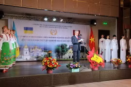 Đại sứ Việt Nam tại Ukraine Nguyễn Minh Trí phát biểu tại buổi lễ. (Ảnh: Dương Trí/TTXVN)