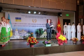 Đại sứ Việt Nam tại Ukraine Nguyễn Minh Trí phát biểu tại buổi lễ. (Ảnh: Dương Trí/TTXVN)