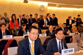 Thứ trưởng Bộ Ngoại giao Hà Kim Ngọc (bên phải) và đoàn đại biểu Việt Nam tham dự Hội nghị cấp cao khóa 31 Hội đồng Nhân quyền Liên hợp quốc tại Geneva. (Ảnh: Tố Uyên/TTXVN)