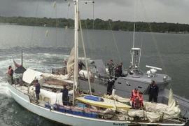 Chiếc du thuyền bị hải tặc tấn công tại vùng biển Sulu, miền Nam Philippines. (Nguồn: AP/TTXVN)