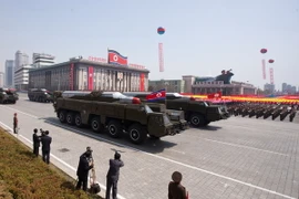 Tên lửa Musudan trong lễ duyệt binh nhân kỷ niệm 100 năm ngày sinh của cố Lãnh tụ Triều Tiên Kim Nhật Thành tại thủ đô Bình Nhưỡng ngày 15/4/2012. (Nguồn: AFP/TTXVN)