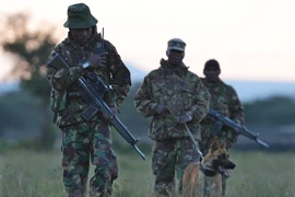 Binh sỹ Kenya tuần tra tại Laikipia. (Nguồn: AFP/TTXVN)