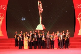  20 doanh nghiệp nhận giải Vàng Giải thưởng Chất lượng Quốc gia năm 2015. (Ảnh: Anh Tuấn/TTXVN)