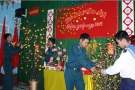 Xuân đang về với quân và dân trên đảo Trường Sa