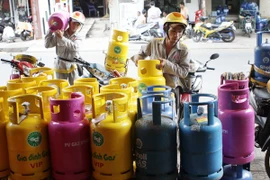 Giá gas tại miền Nam giảm 33.000 đồng mỗi bình từ tháng 1/2015